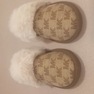 Michael Kors Tulsa Scuff Slippers new with tag - no box Size 6